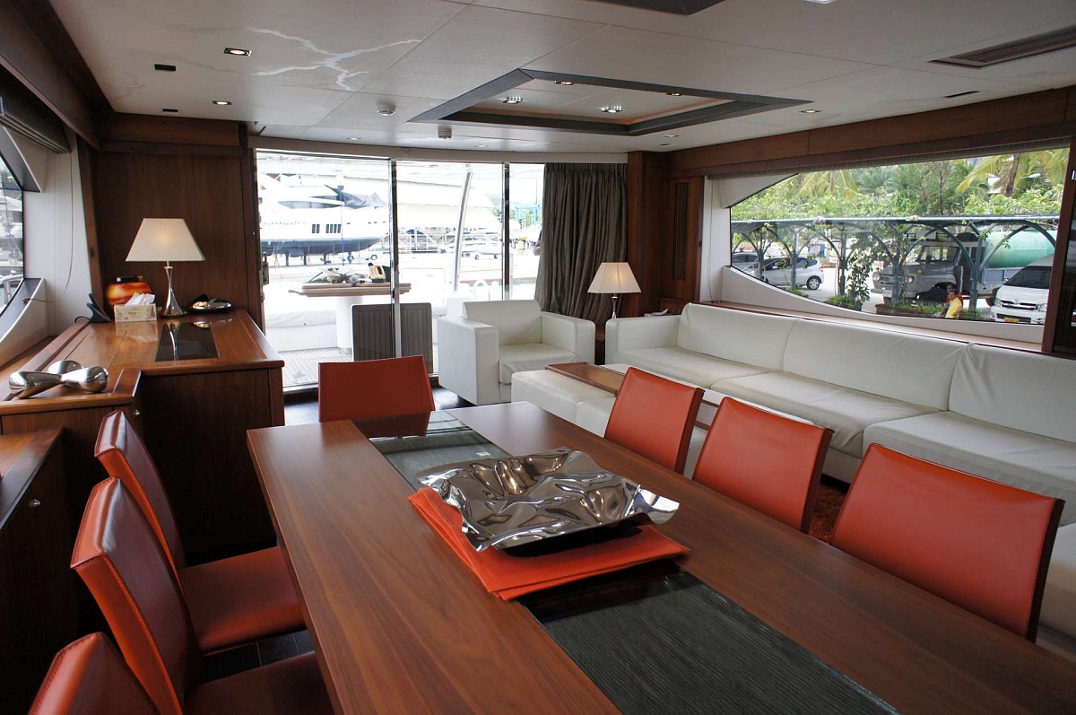 Аренда моторной яхты Sunseeker 86 Maxxx на Мальдивах